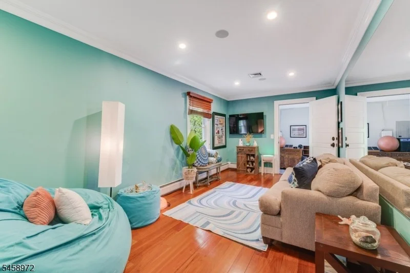 Photo of 59 Cornell Ave