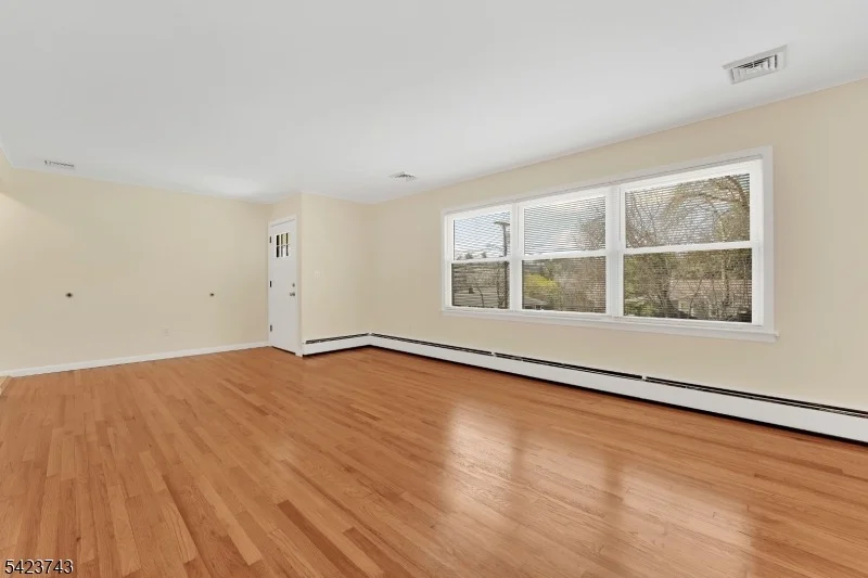 Photo of 16 Lingert Ave