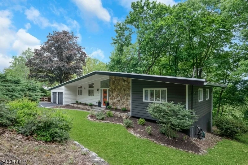 Photo of 29 Skyline Dr