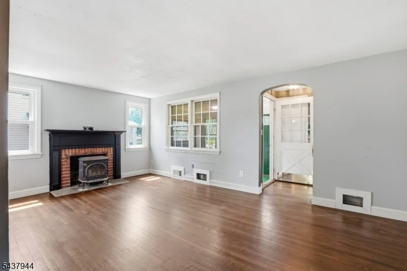 Photo of 641 Greenbrook Rd