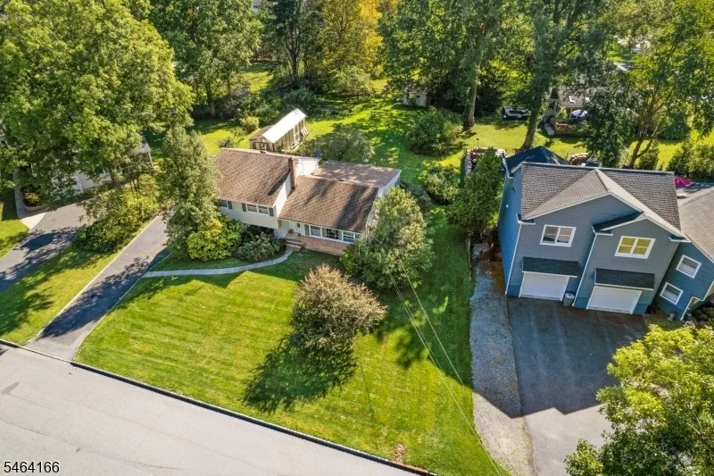 Photo of 4 Pierson Ln