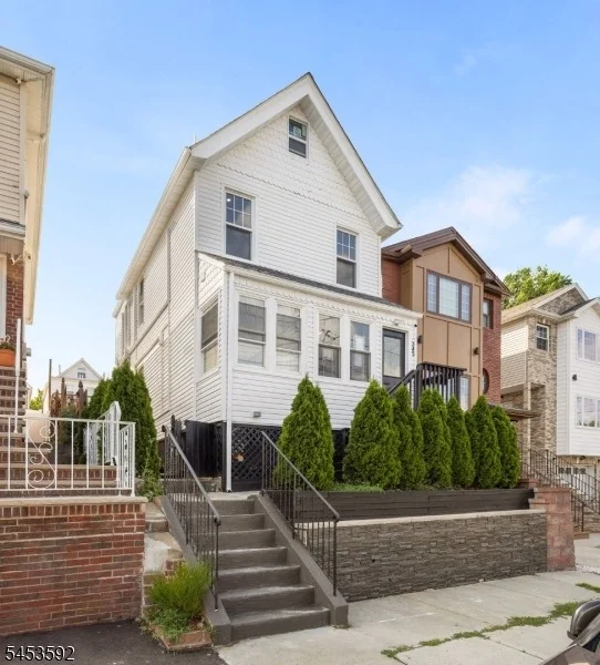 Photo of 345 Forest St