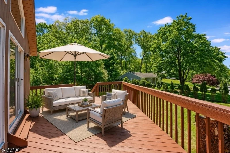 Photo of 17 Hickory Dr