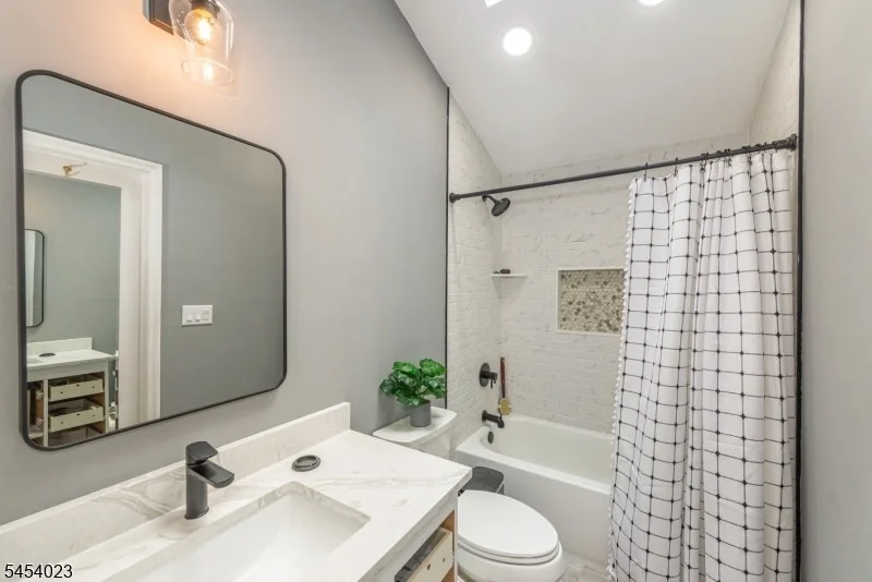 Photo of 42 Scenic Dr