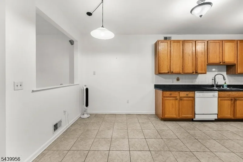 Photo of 252 Moonlight Dr