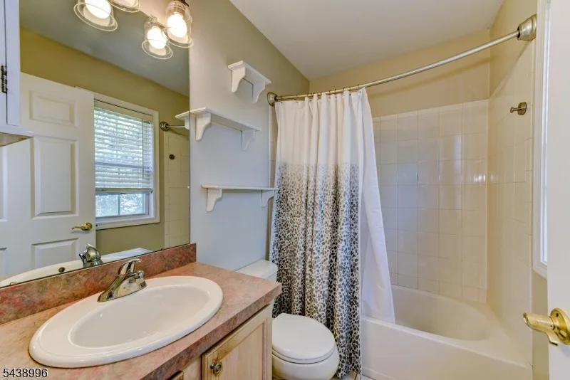 Photo of 118 Barclay Dr