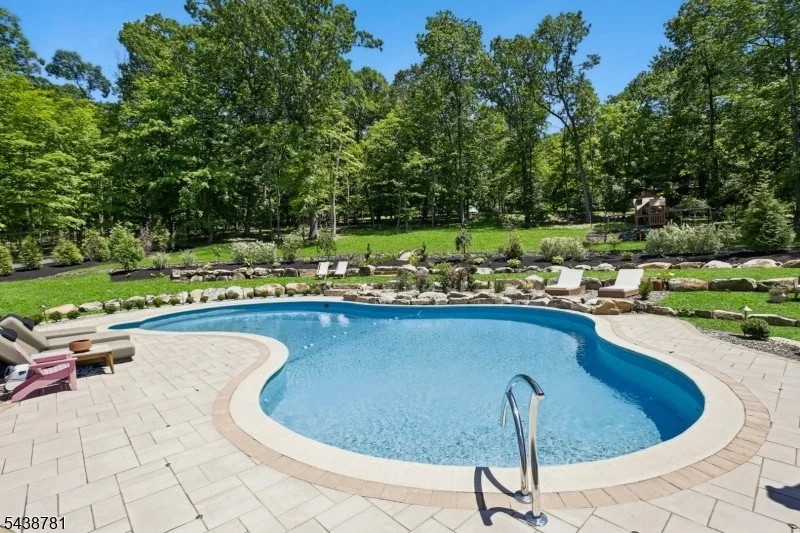Photo of 60 Nottingham Dr