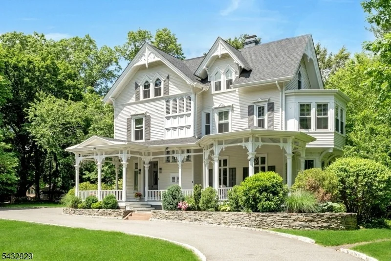 Photo of 42 Llewellyn Rd
