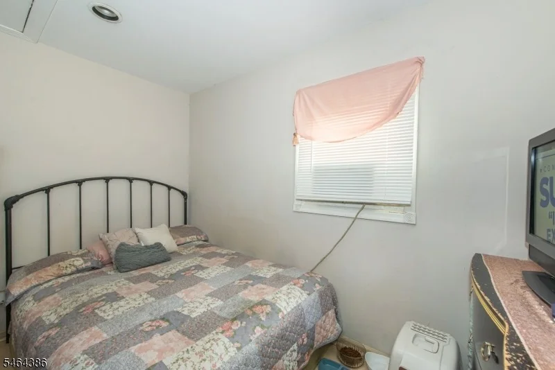Photo of 4 Gilbert Dr