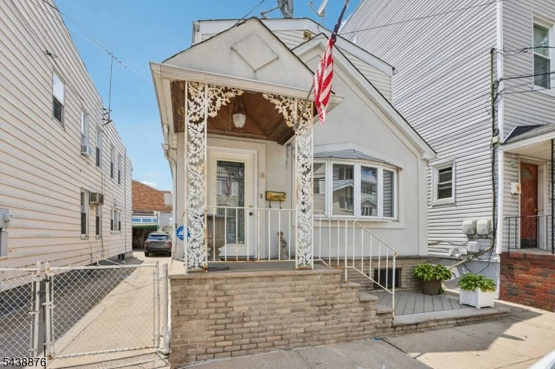 Photo of 18 Patterson St