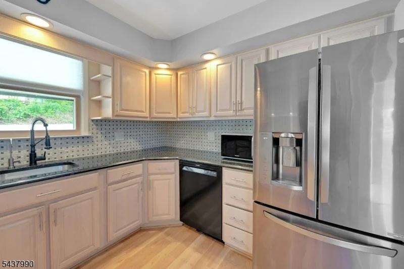 Photo of 451 Chestnut St