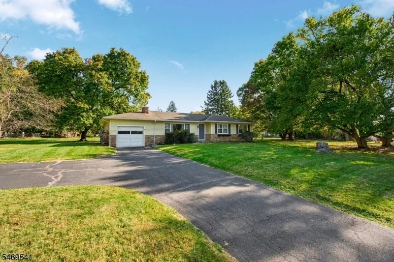 Photo of 3 Meadow Brook Rd