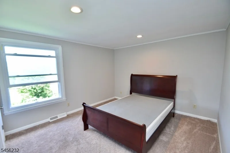 Photo of 131 Munsonhurst Rd
