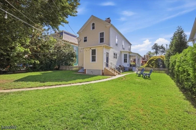 Photo of 406 W Moore St