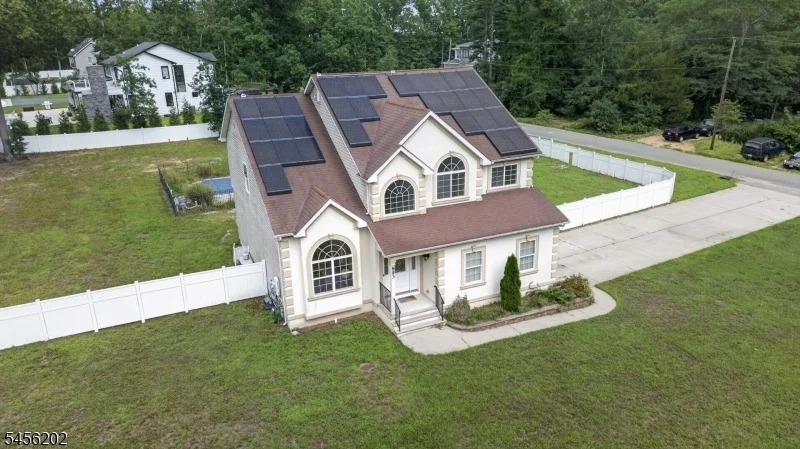 Photo of 893 Lakehurst Ave