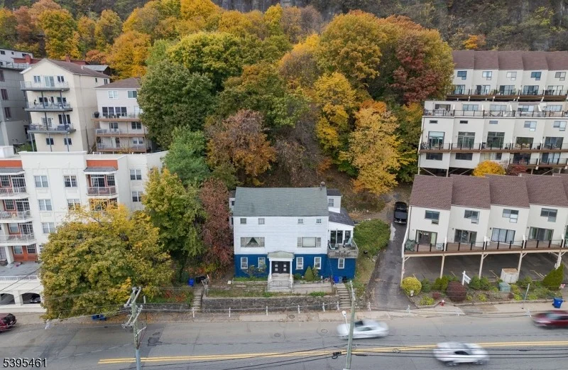 Photo of 1106 River Rd