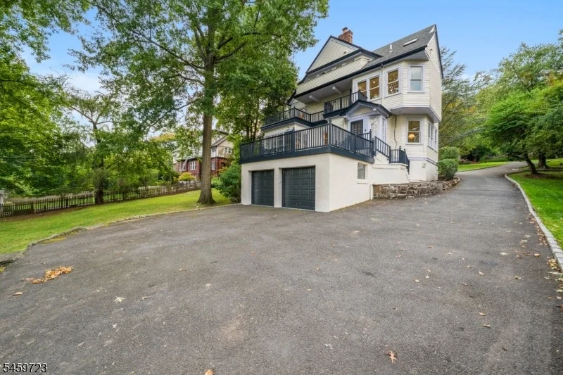 Photo of 303 Upper Mountain Avenue