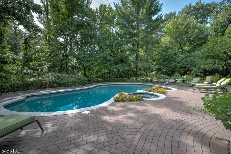 Photo of 52 Edgemont Rd