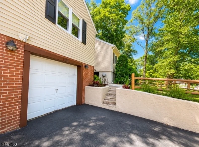 Photo of 501 Diamond Spring Rd