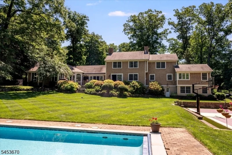 Photo of 7 Farmstead Rd