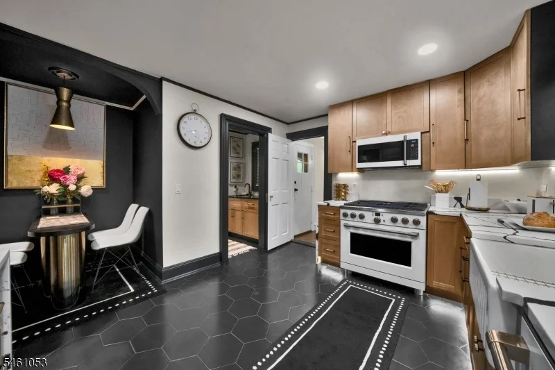 Photo of 901 Belvidere Ave