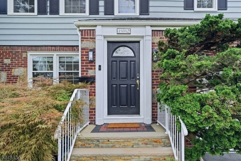 Photo of 102 Mortimer Ave