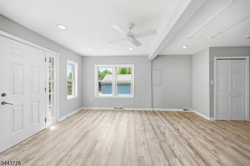 Photo of 82 Fairview Dr