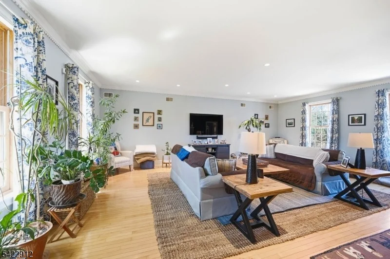 Photo of 173 Point Breeze Dr