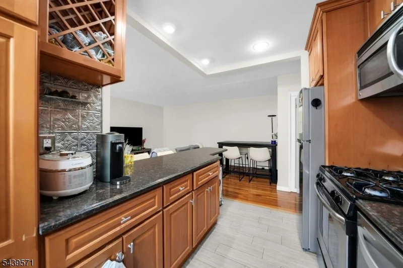Photo of Unit 4E at 130 Orient Way