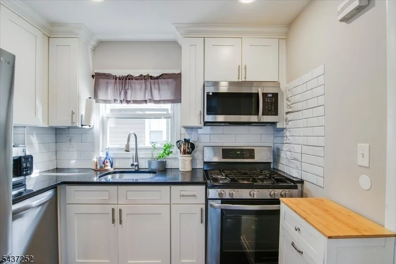 Photo of 13 Elm Dr