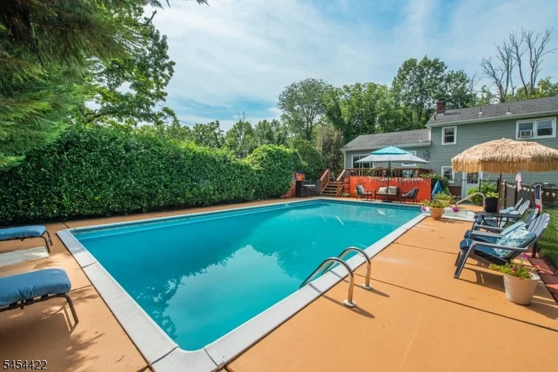 Photo of 320 Horseneck Rd