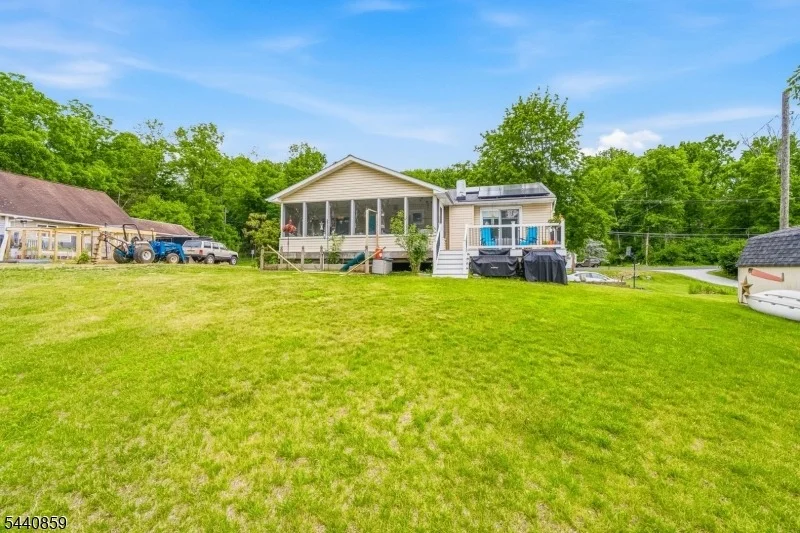 Photo of 194 Decker Pond Rd