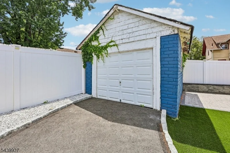 Photo of 377 Parker Ave