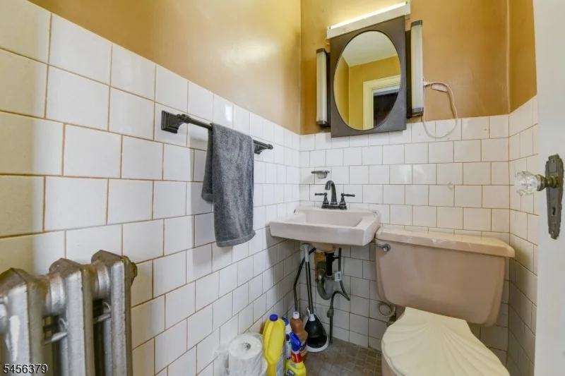 Photo of 2758 Larchmont Rd
