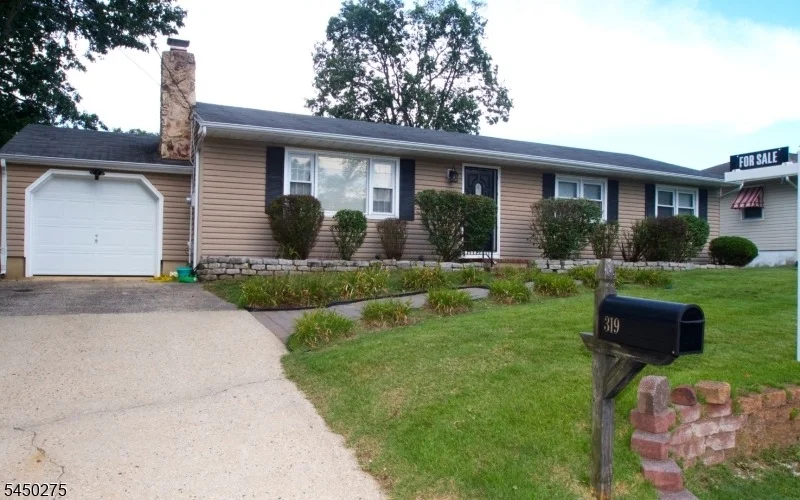 Photo of 319 Spruce Dr