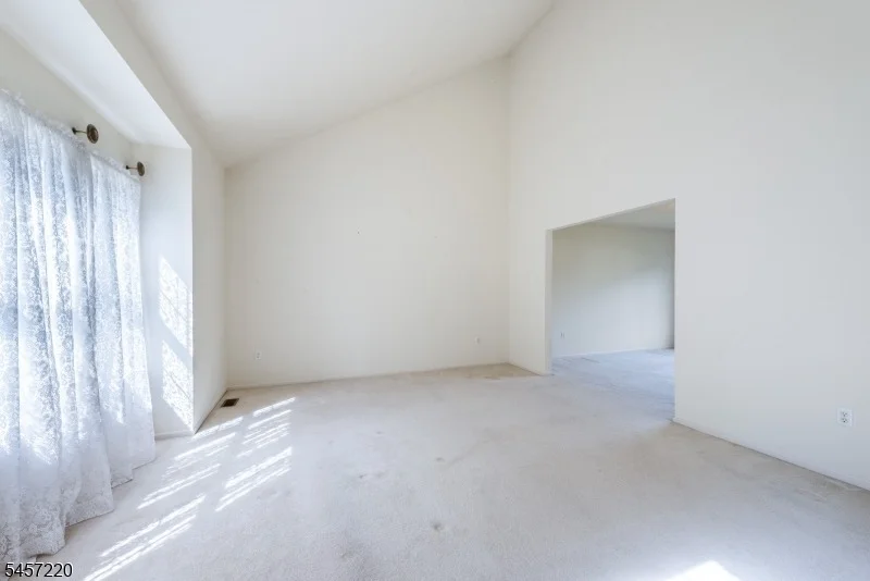Photo of 4 Hawthorn Dr