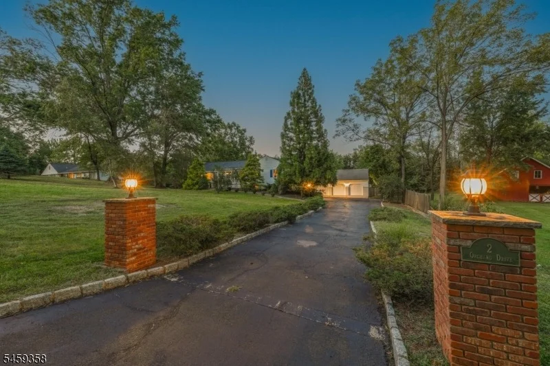 Photo of 2 Orchard Dr
