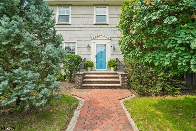 Photo of 420 Up Mountain Avenue