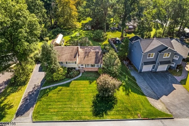 Photo of 4 Pierson Ln