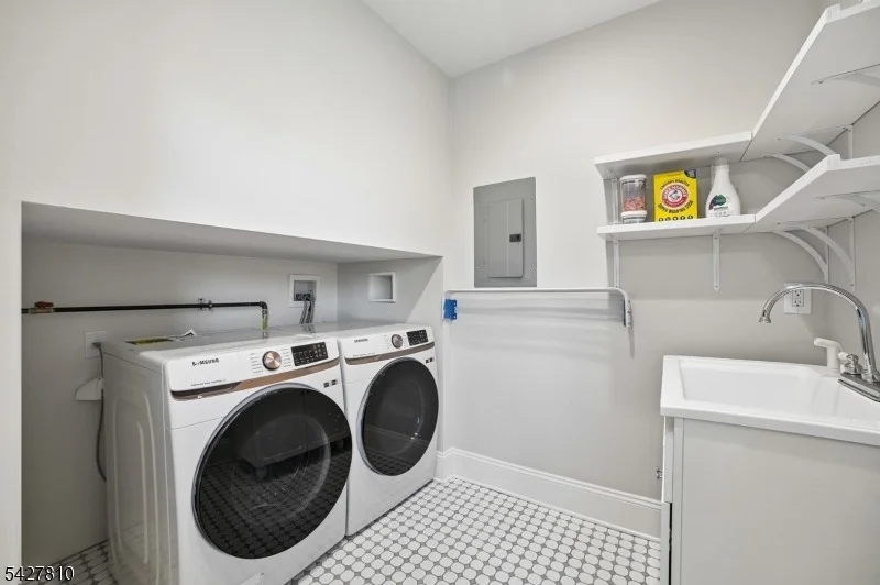 Photo of 77 Kent Place Blvd