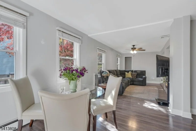 Photo of 39 Delaware Rd