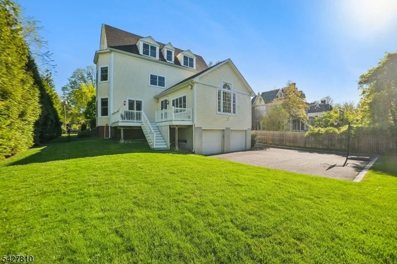 Photo of 77 Kent Place Blvd