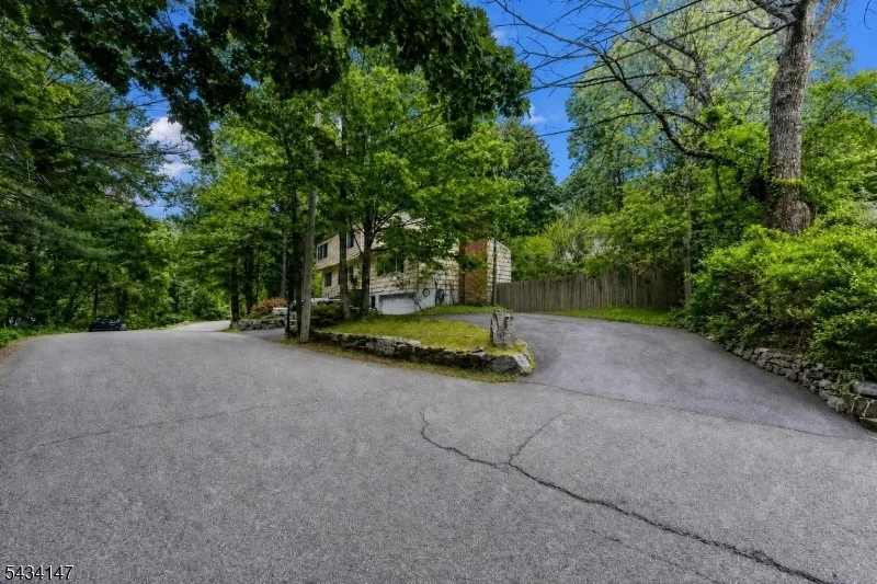 Photo of 33 Brooksyde Ave