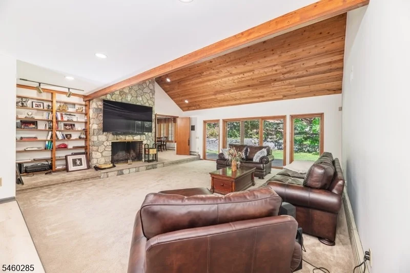 Photo of 33 Radcliffe Dr