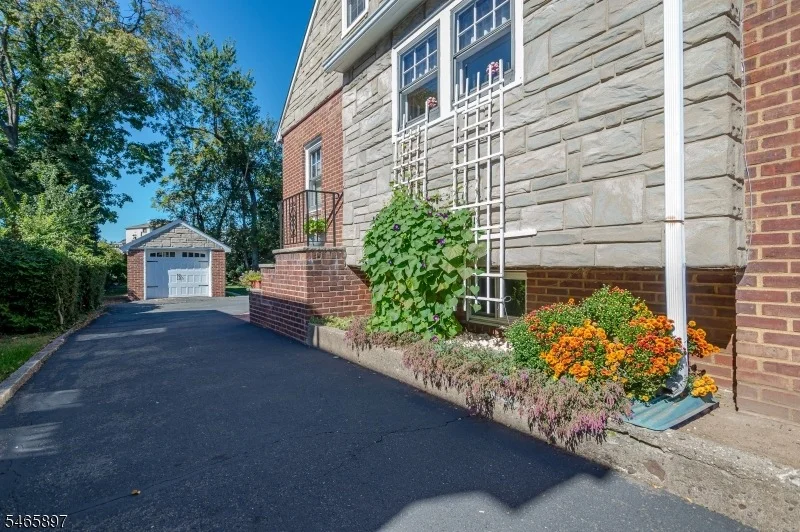 Photo of 980 Caldwell Ave