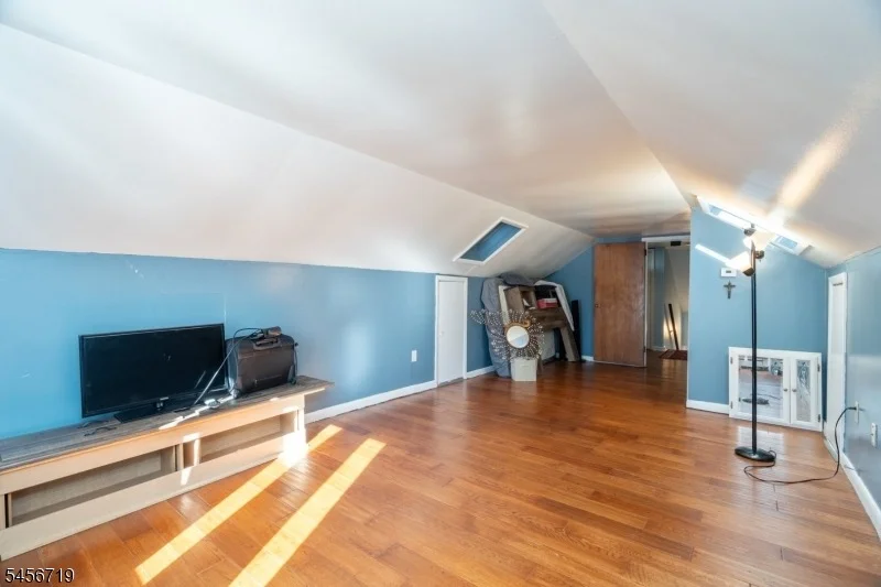 Photo of 18 Elycroft Ave