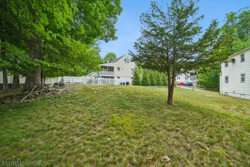 Photo of 72 Lake Dr East