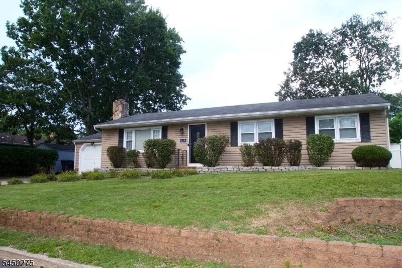 Photo of 319 Spruce Dr