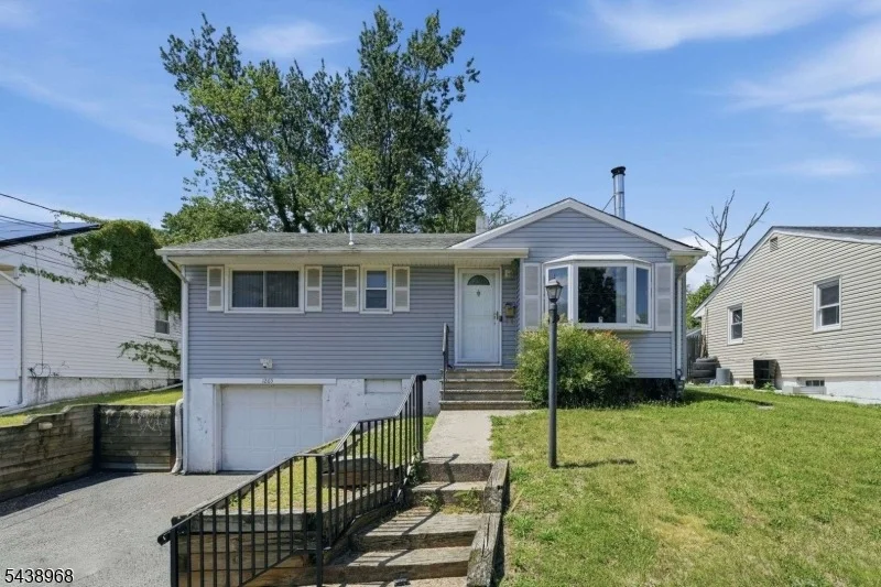 Photo of 1265 North Ave