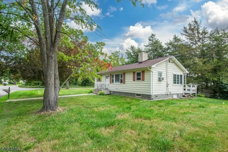 Photo of 4 Gilbert Dr